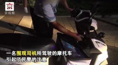 吃瓜群众帮忙警察,共同守护平安家园