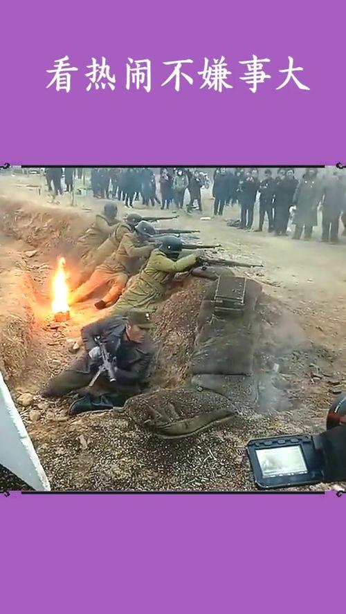 路边吃瓜群众图片,围观群众共享“吃瓜”乐趣